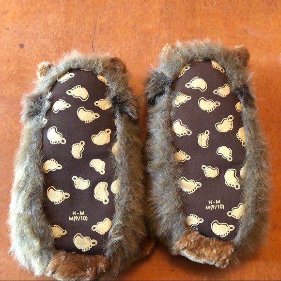 Fuzzy Beaver Slippers - Picture 2 of 5